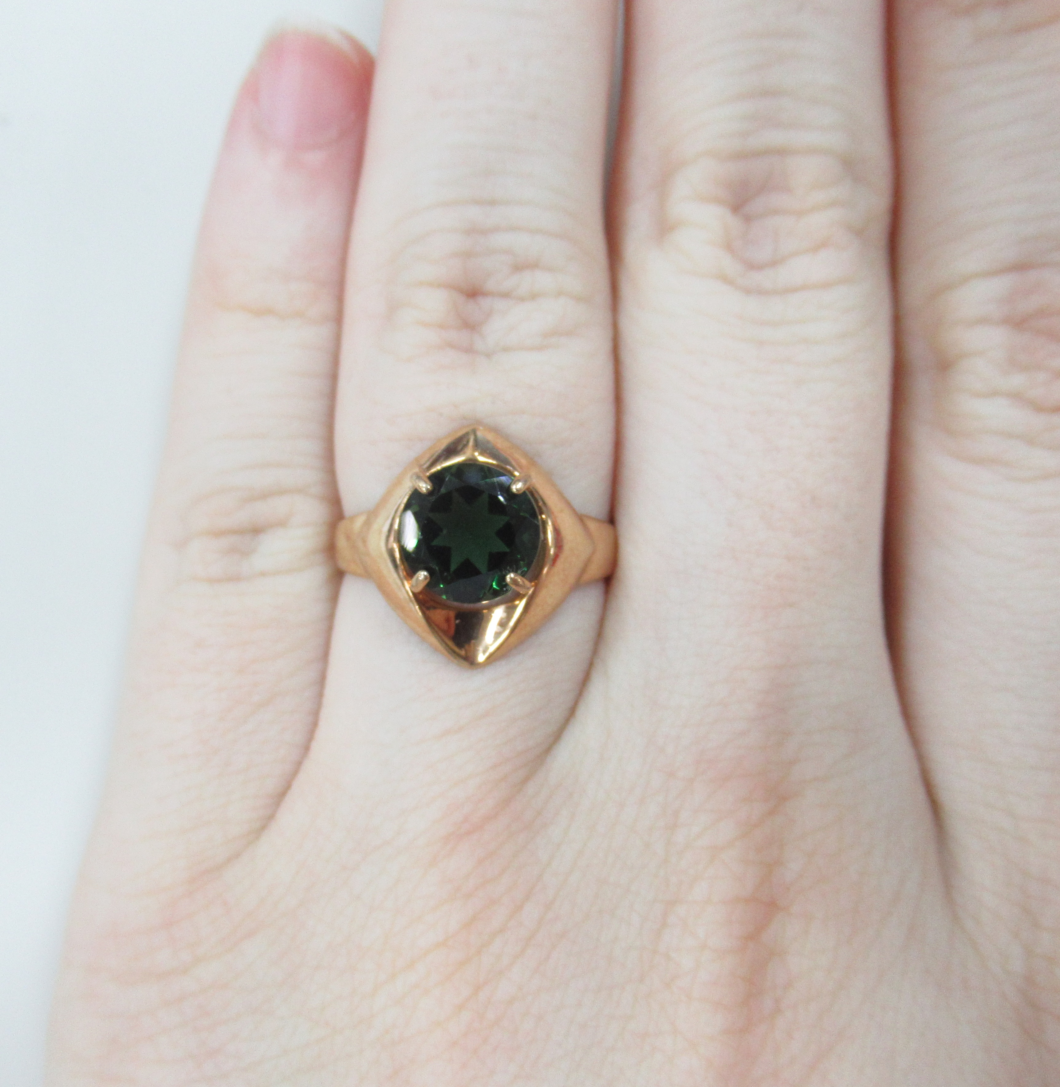 Серебряное кольцо 925 пробы; вставки 1 Турмалин Ситалл;